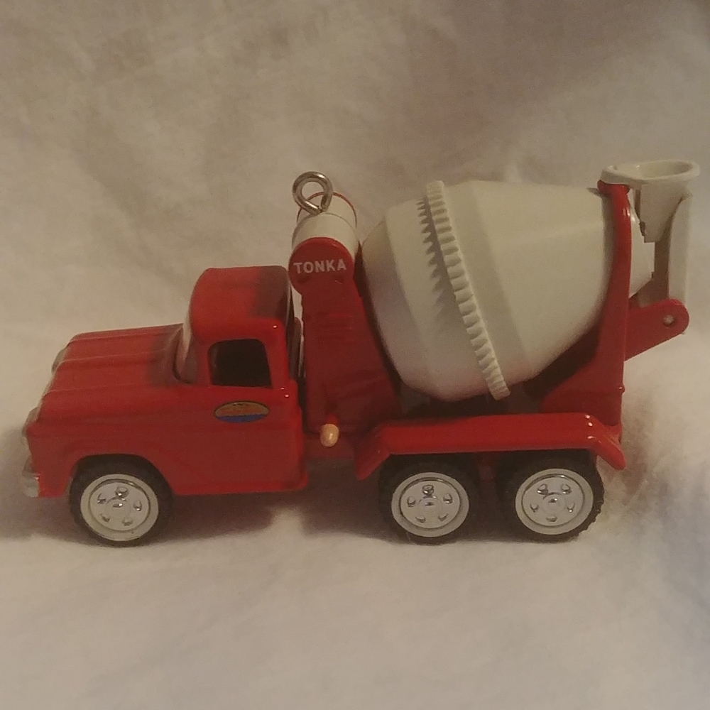 **5 for $20 Hallmark TONKA 1961 Cement Truck Ornament